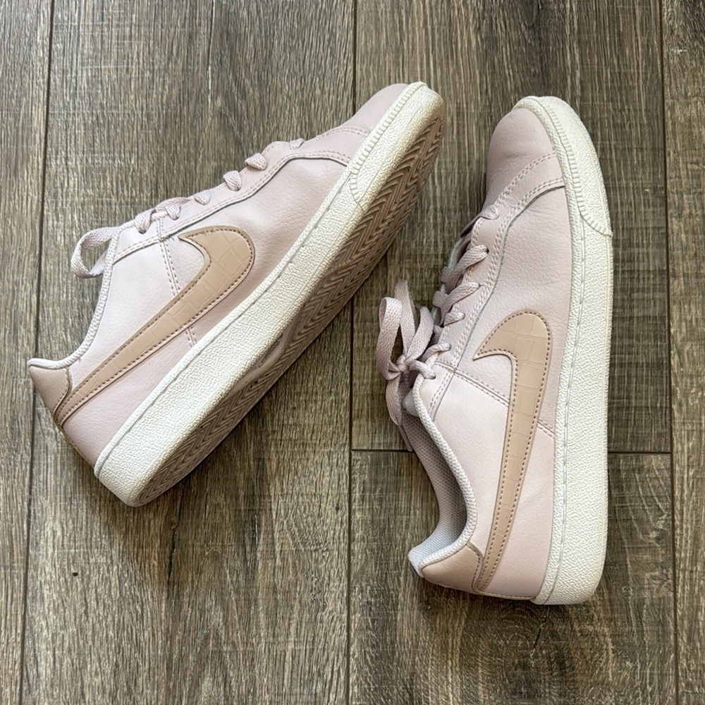 Women's Nike Pink Sneakers